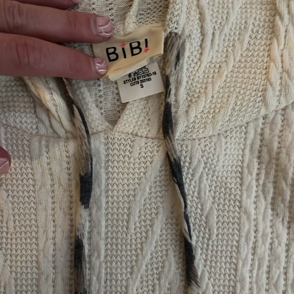Bibi oversized hooded pullover size small - Picture 6 of 6